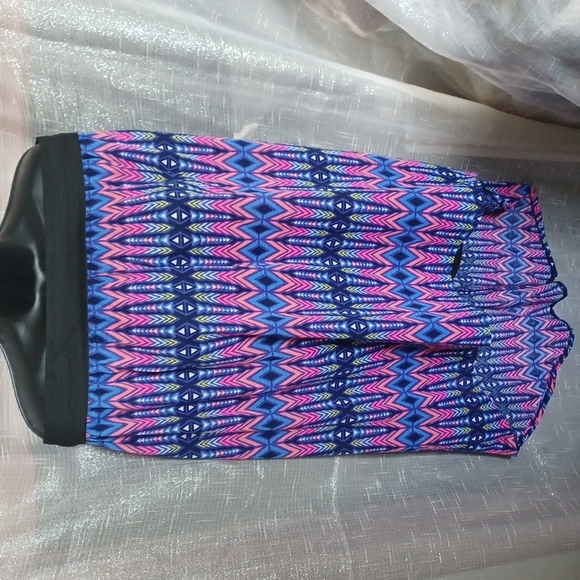 No Boundaries High low skirt, blue/pink geo pattern, size 15/17 - Picture 1 of 4